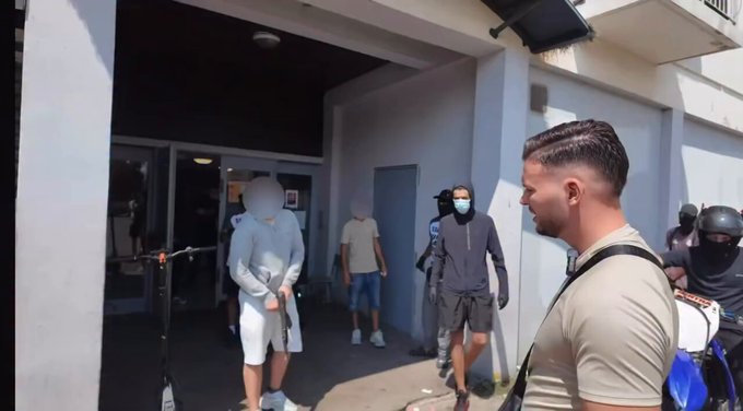 Bandas de narcotraficantes disparan Kalashnikovs y armas de fuego abiertamente en una zona en las afueras de Lyon, Francia.