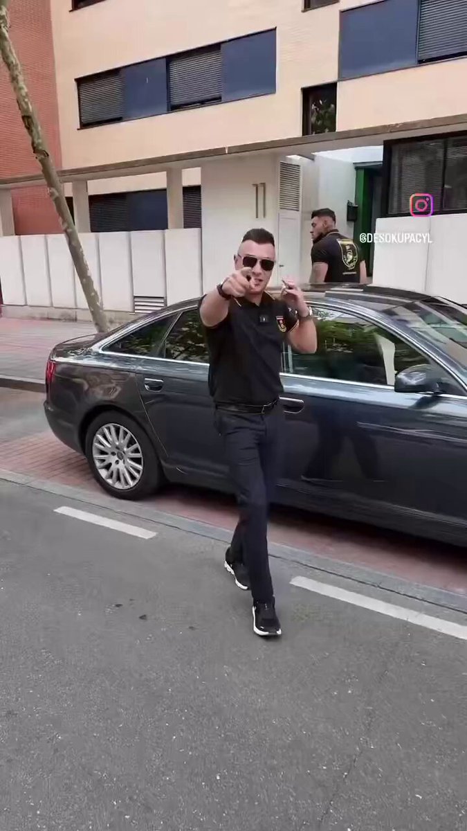 Llamadme malpensado, pero me da en la nariz que en esa puerta no vive ningún okupa.