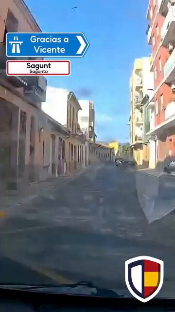 Ciclista descubriendo por qué debería seguir las normas de circulación.