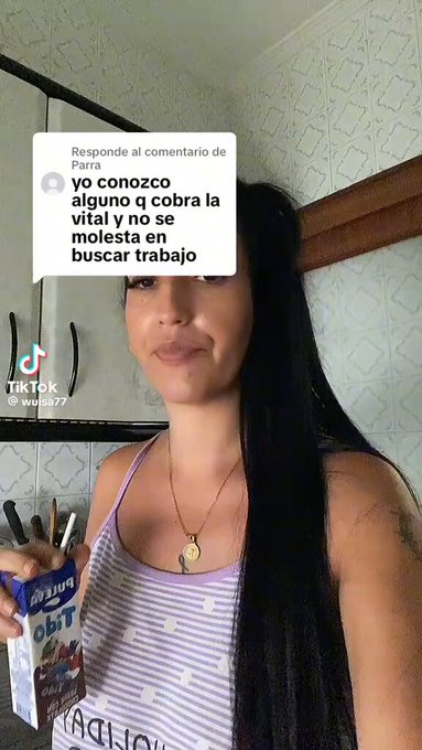 "Si te molestan las paguitas deja tú de trabajar y cobra una paguita, pero no te metas en la vida de los demás".