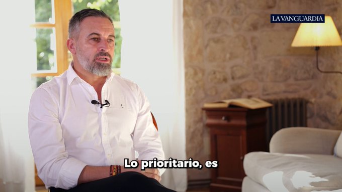 Las prioridades de VOX: "Acometer un proceso de repatriación de ilegales, no aceptando procesos de regularización. Y la remigración de personas que están en España sin trabajar y recibiendo ayudas que le hacen falta a los españoles".