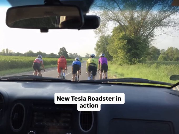 Las aplicaciones de los nuevos cohetes del Tesla Roadster son infinitas.