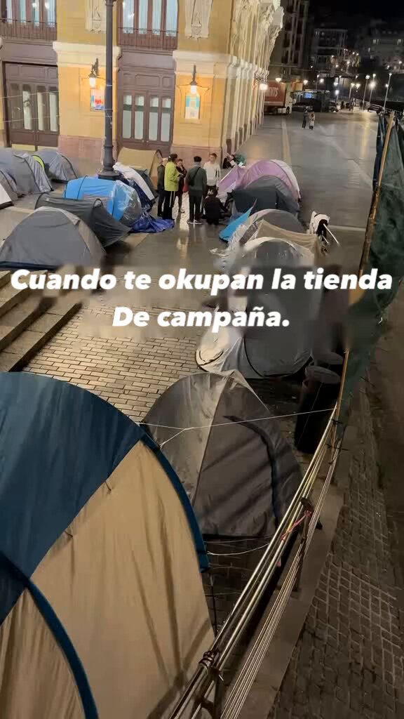 Okupan una tienda de campaña en la acampada por la vivienda de Bilbao y quieren echar al okupa.