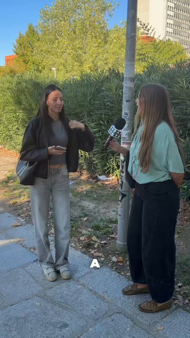 Una joven estudiante explica por qué votará al PSOE las próximas Elecciones Generales.