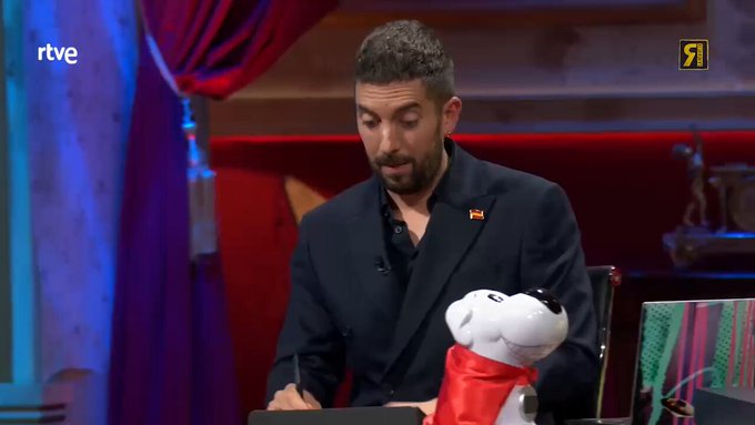Mira que Broncano lo pone fácil para que la gente sea auténtica, pero Perro suena impostado hasta cuando se supone que está de jajas.