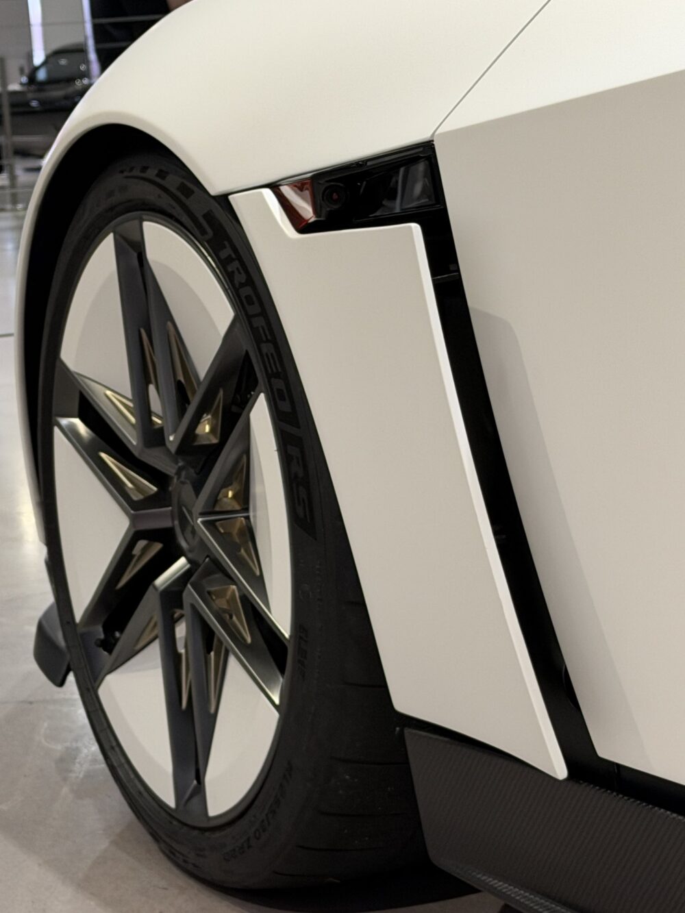 Esto es lo que ves cuando una empresa más vanguardista de cohetes (SpaceX) colabora con la empresa más vanguardista de coches eléctricos (Tesla)