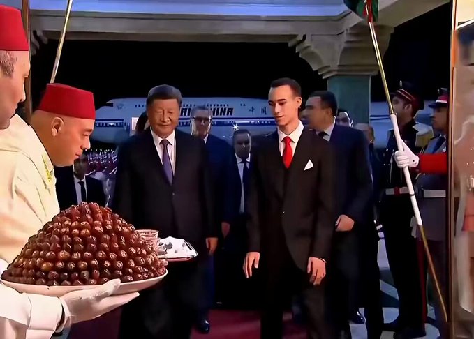 Xi Jinping no se atreve a comer lo que le dan en Marruecos.