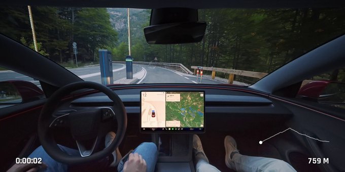 Los burócratas europeos han convertido el FSD de Tesla en un mierdón por exigir que se ciña a lo que marcan las señales de tráfico, aunque muchas veces pueda crear situaciones de peligro.