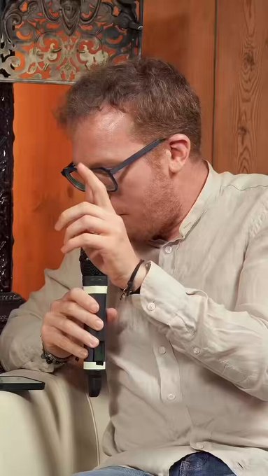 Las conversaciones de las pibas: "tía me ha escrito Beltrán, qué hago"