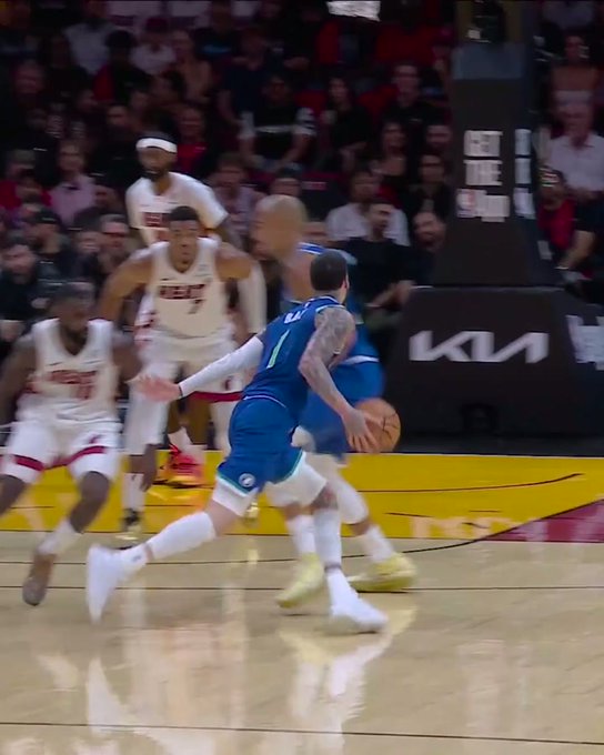 Lo de los pasos en la NBA está llegando al límite de lo ridículo.