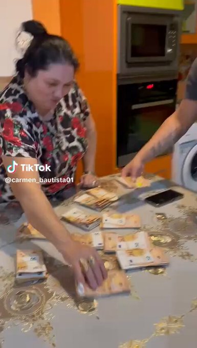 "11.000 euros. Que Dios nos siga bendiciendo".