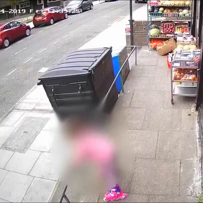 En Inglaterra, un hombre de 29 años fue apuñalado hasta la muеrtе frente a los ojos de una niña pequeña.