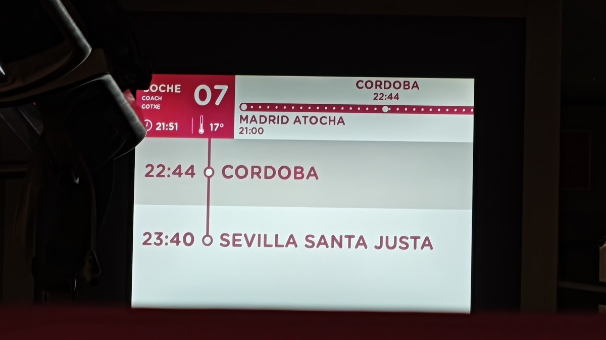 Accidente entre un Iryo y un AVE en Los Yébenes (Toledo). Dos vagones han caído por un terraplén: al menos 46 muertos según Protección Civil de Castilla la Mancha.
