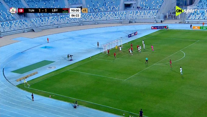 Cuando TODO UN EQUIPO no se sabe una de las reglas más básicas del fútbol :D