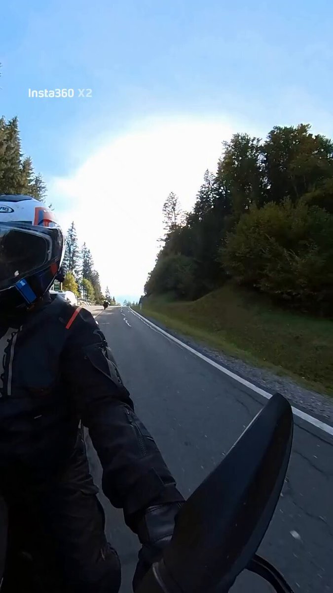 La carretera le parecía demasiado aburrida, así que pilló una ruta alternativa.