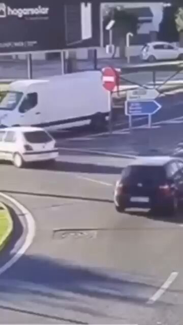 El que quiera coger la baja o pintar el coche no tiene más que ponerse a hacer rotondas correctamente y esperar...