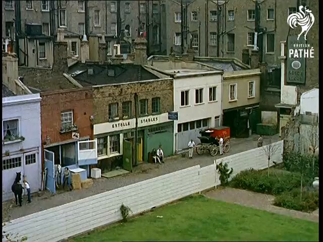 En la década de 1960, las Mews de Londres todavía se usaban para guardar caballos.
