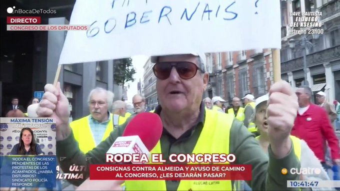 Manifestantes camino al Congreso corean: "No vamos a parar hasta llevar a Ayuso a Soto del Real".