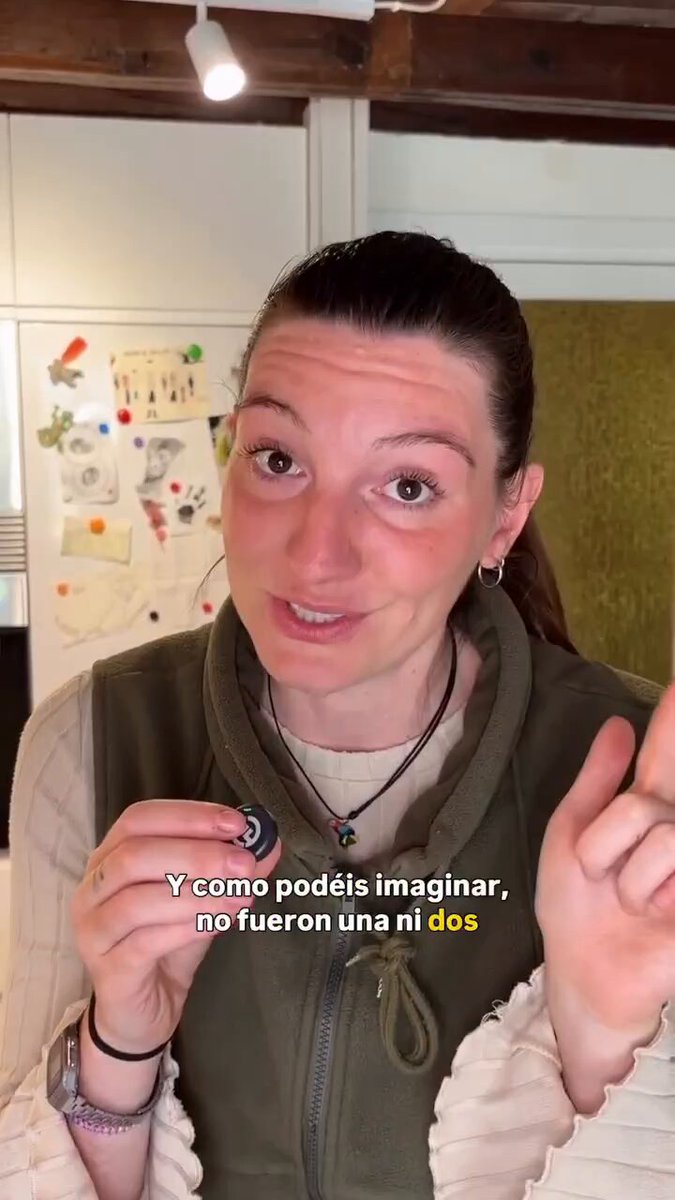 La cotorra Argentina se ha aliado con las cigüeñas blancas para seguir conquistando territorio.