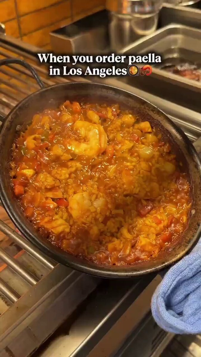Esto es lo que te sacan si pides una paella en Los Ángeles.